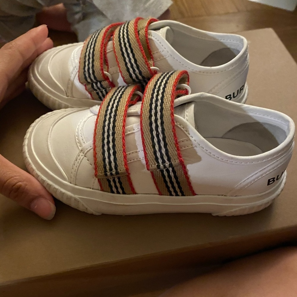 Burberry shoes size 8
